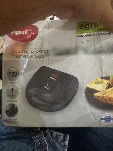 Peigon Model 4 Sanwich Maker Body Damage Working