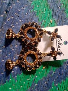 Elegant Black &amp; Gold Tone Earrings