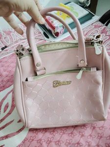 29.Chic Pink Handbag