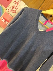 Chic Navy &amp; Pink V-Neck Pullover
