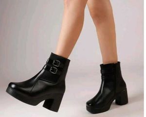 Chic Black Platform Boots with Buckle Detail