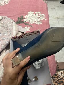 Elegant Navy Blue Pointed Toe Heels