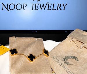 Elegant Clover Bracelet