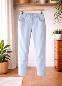 Light Wash Relaxed Fit Jeans