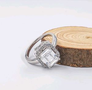 Sparkling Square Cut Ring