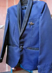 Boys Suit or Blazer Set.Like New condition.