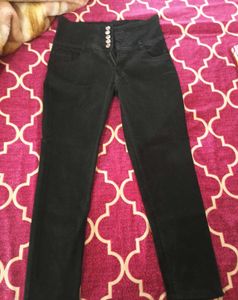 Classic Black High-Waisted Jeans