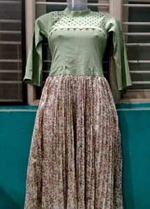 Elegant Floral Pleated Maxi Dress