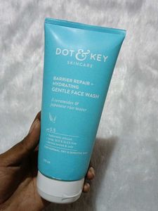 Dot & Key Barrier Repair Face Wash