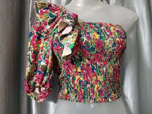 One shoulder crop top 💗