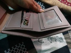 Chic Compact Wallet: Your Everyday Essential