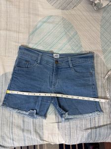 Light Wash Denim Frayed Hem Shorts