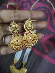 Exquisite Pearl and Gold Necklace Set