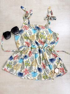 SALE❗️SALE❗️Floral Print Tie-Strap Top