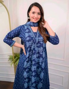 Stylish Blue Floral Print Kurta Set