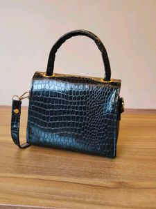 Chic Black Croc Embossed Handbag
