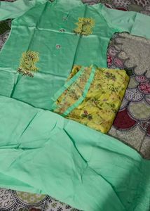 Unused Kurti Pant Dupatta Set.