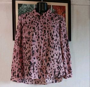 Chic Leopard Print Button-Up Shirt