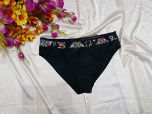 🇳🇿💫🎀Stylish Black Bottom with Floral Pr