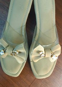 Nude Elegant Bow Detail Slides