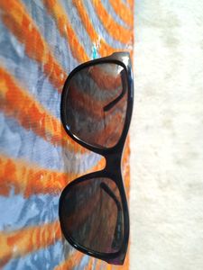 Classic Black Cat-Eye Sunglasses