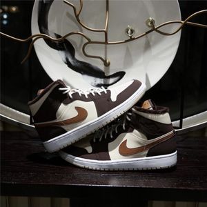 Nike Air Jordan 1 Mid Brown