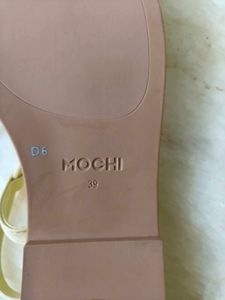 mochi brand new Chic Cream  Flat Sandal