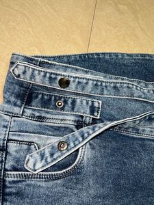 HIGH WAIST BLUE JEANS WITH TRENDY MODEL