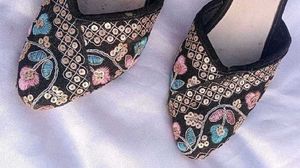 Floral Embroidered sandal 👡