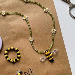 Beaded Bee and Daisy Necklace Set🐝