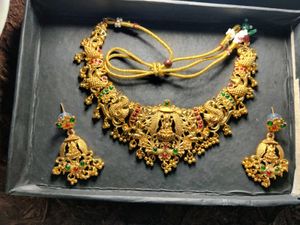 Exquisite Gold Necklace &amp; Earring Set