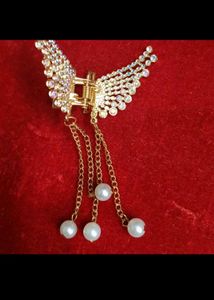 Combo of floral earring with butterfly claw clip