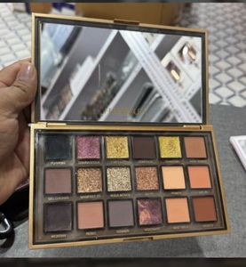 Huda Beauty Pretty Grunge Eyeshadow Palette
