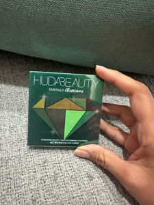 HUDA Beauty Eyeshadow Palette