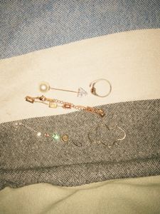 SO MANY PIECES OF COOL JEWELERYY