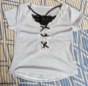 Conquette gray bow top with lace detailing 🤍🩶
