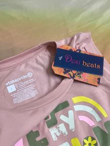 pink top