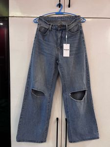 Stylish Ripped Wide-Leg Jeans
