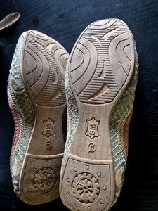 Embroidered Juttis in perfect condition
