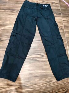 Black Y2K Cargo pants for women.