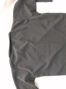 black crop fitted shirt