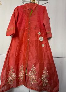 Elegant Coral Kurta with Floral Embroidery
