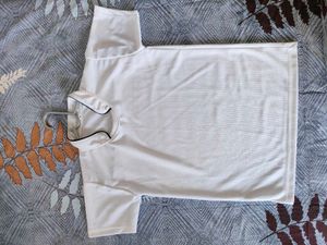 White casual tshirt