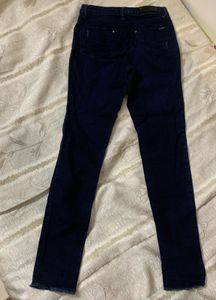 Chic Distressed High-Rise Skinny Jeans in Dark Ind