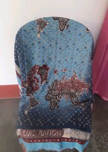Louis Vuitton Luxury and elegant Stole