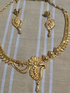 Elegant Gold Necklace &amp; Earring Set