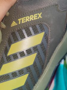 Adidas men's casual shoes. No Offered Coins. unuse
