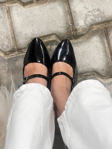 Chic Black Patent Slingback Heels