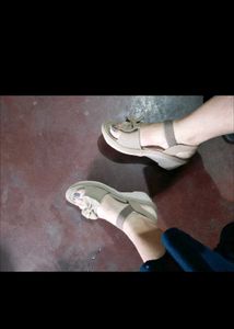 ❣️used bow heel sandals for women 👌