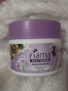 Fiama Body Scrub - Exfoliate to De-Tan